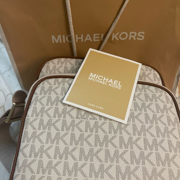 NEW with tag Jet Set travel bag by Michael Kors cross body bag - Picture 2 of 8